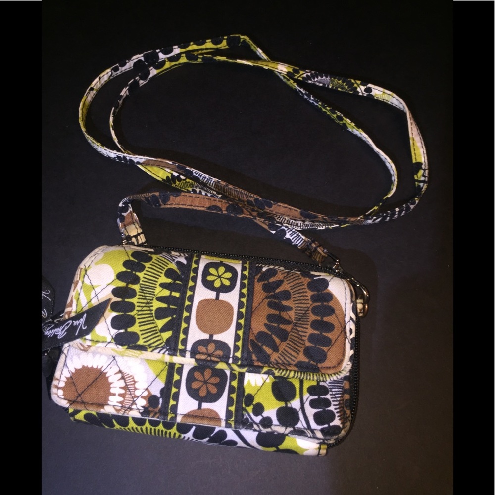 Vera Bradley’s Crossbody Clutch